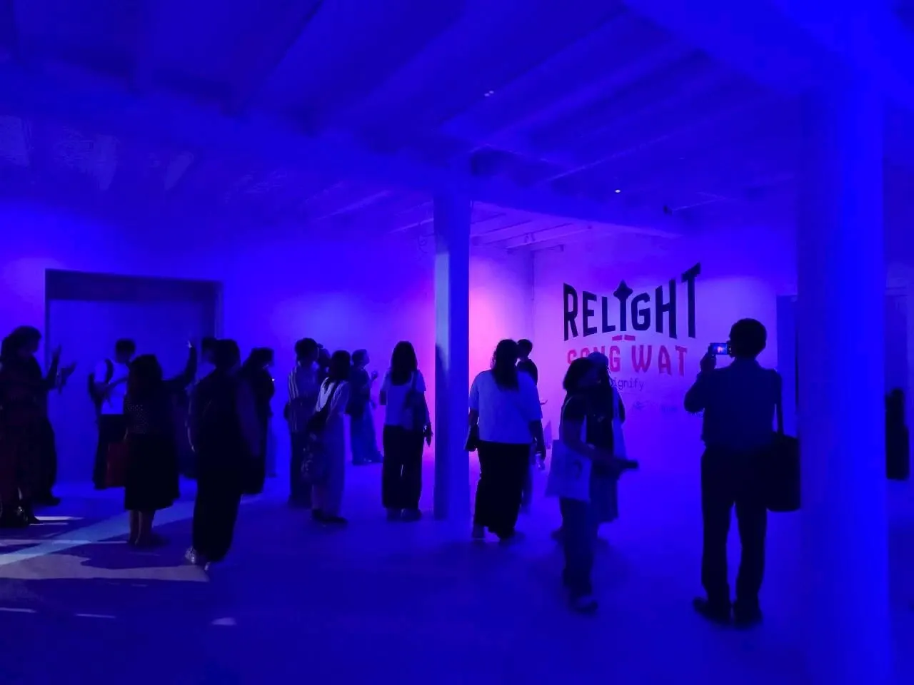 ชมนิทรรศการ RELIGHT Song Wat